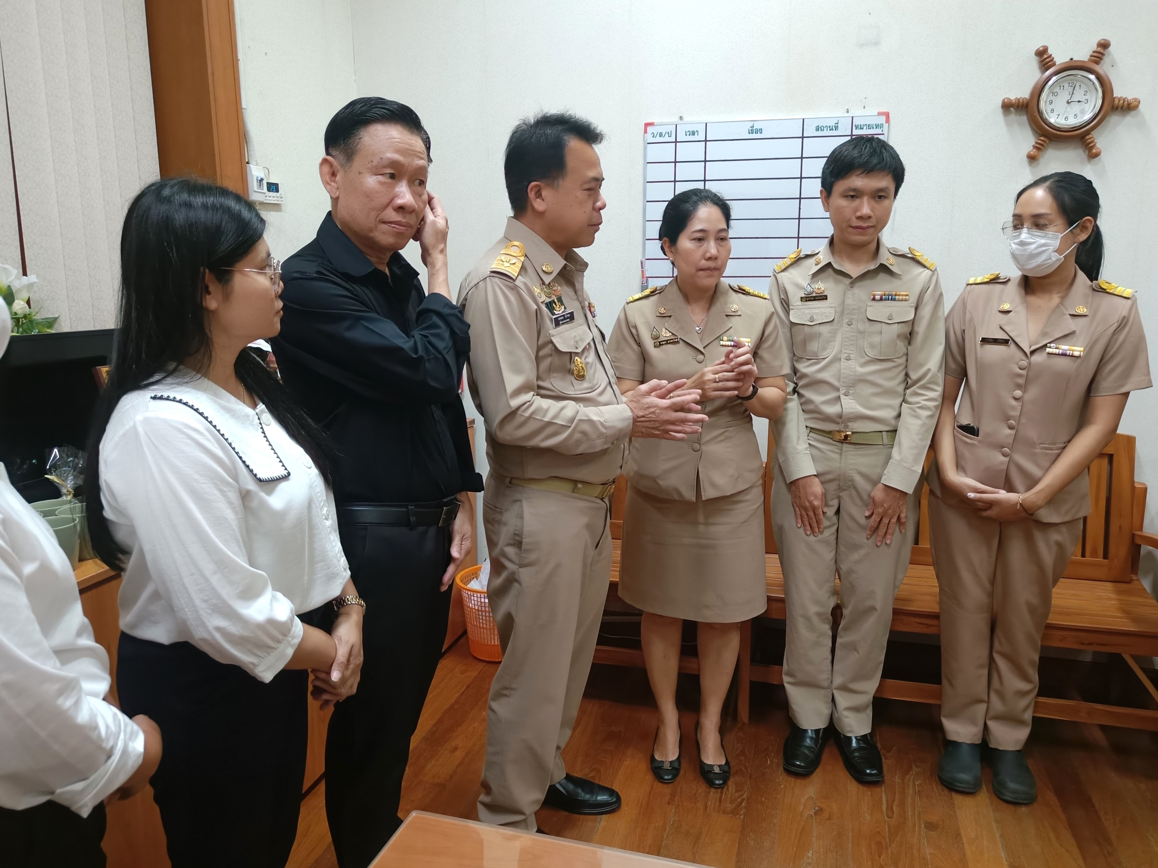 title - กลุ่มพัฒนาระบบบริหาร สำนักงานการปฏิรูปที่ดินเพื่อเกษตรกรรม (กพร. ส.ป.ก.) เข้ากราบไหว้อวยพร ขอพรผู้บริหาร สำนักงานการปฏิรูปที่ดินเพื่อเกษตรกรรม (ส.ป.ก.) เนื่องในเทศกาลขึ้นปีใหม่ 2569